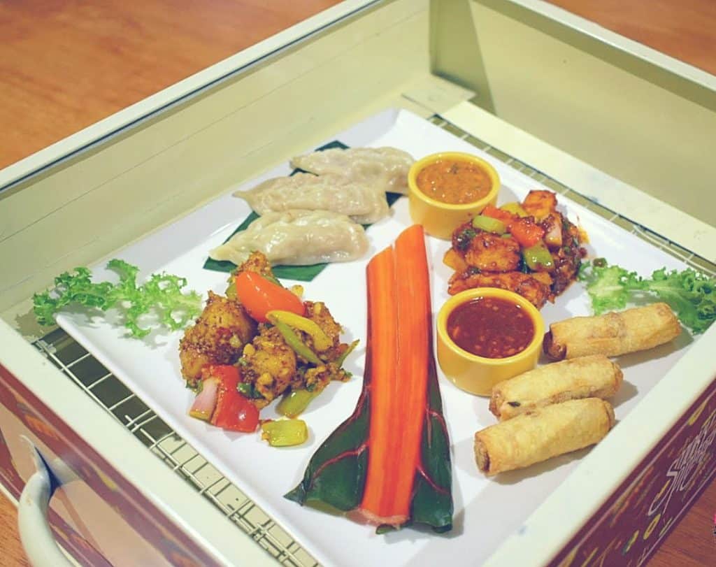 Smoky Pitara offers mystery boxes of Indian, Chinese, or Continental cuisine, including the famous Jain Pitara. Enjoy excellent service and tasty food!