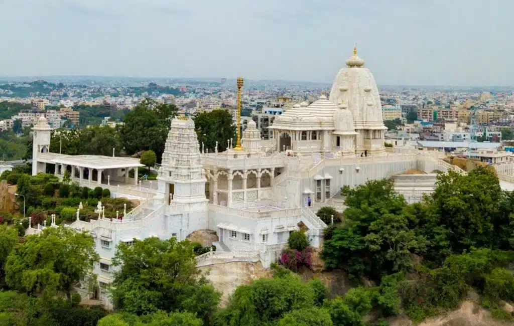 Experience the serenity of one of the top tourist places to visit in Hyderabad, Birla Mandir. Marvel at the intricate carvings and architecture of this beautiful Hindu temple, situated on a hilltop offering stunning views of the city.